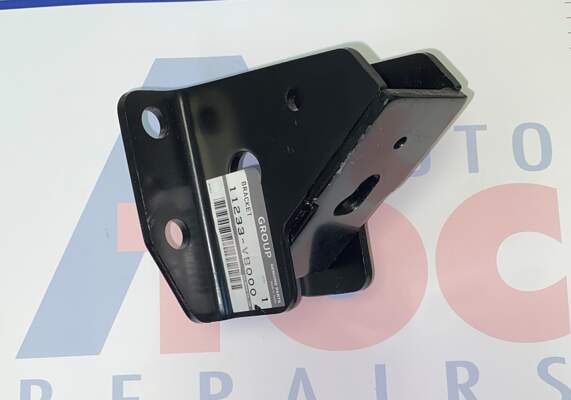 OEM Genuine LEFT Hand engine mount Bracket to fit Nissan Y61 GU Patrol TD42, TD42T, TD42TI & TB45