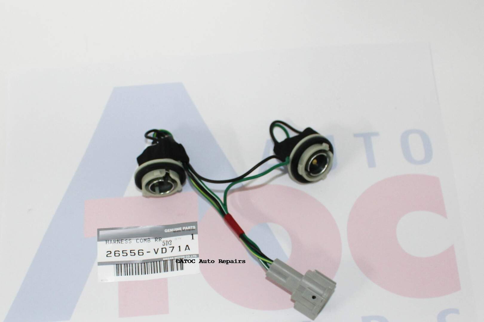 GENUINE NISSAN LEFT Hand Tail light globe base and loom to fit Nissan