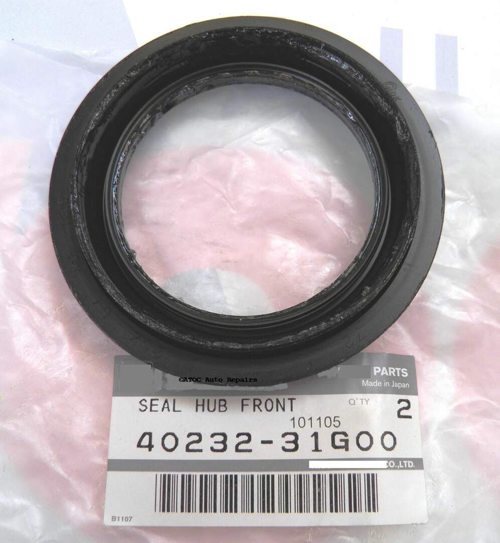 GENUINE NISSAN Front Wheel bearing / hub seal to fit Navara D21, D22