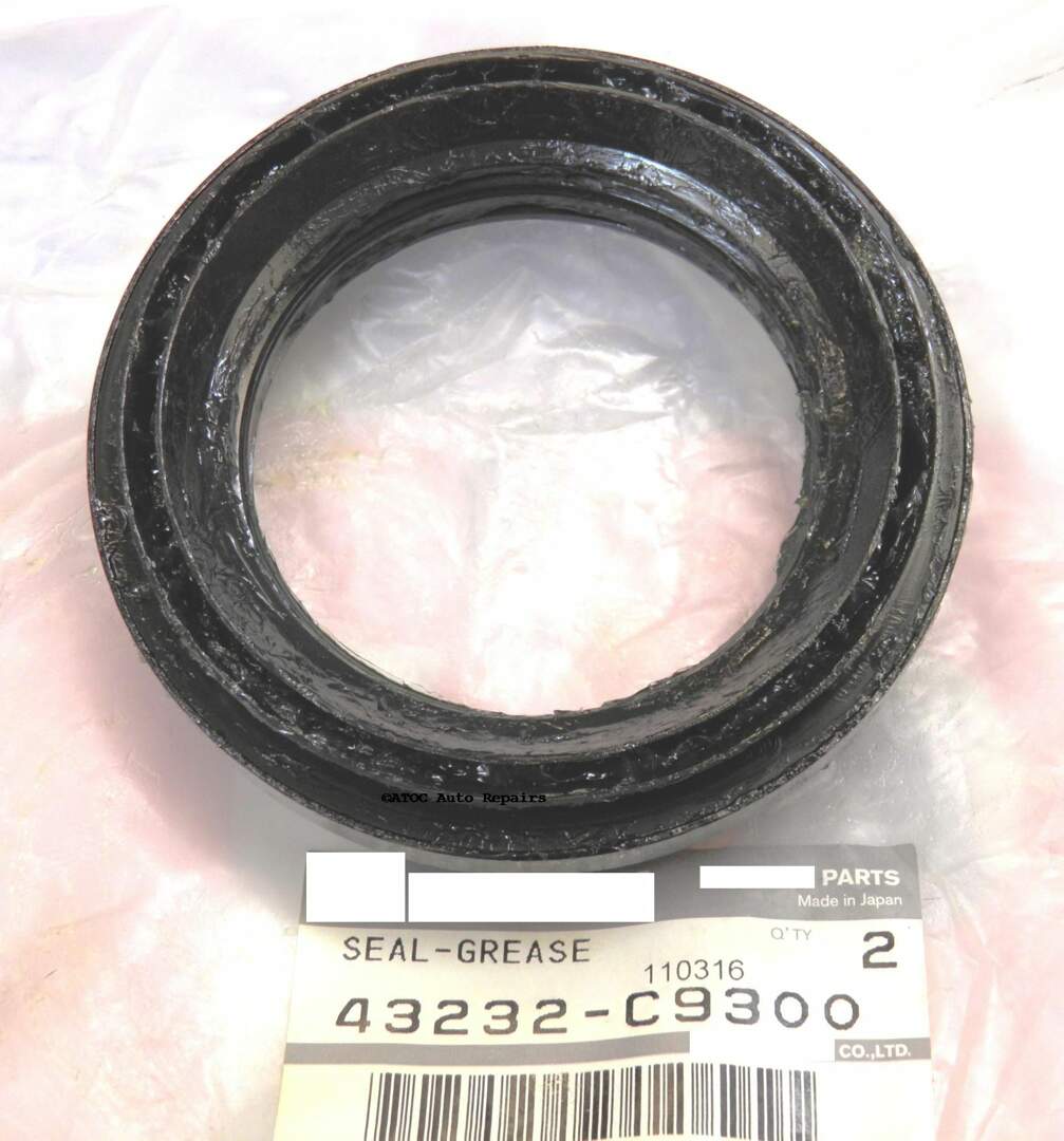 GENUINE NISSAN REAR Wheel bearing hub seal to fit GU Patrol LEAF spring