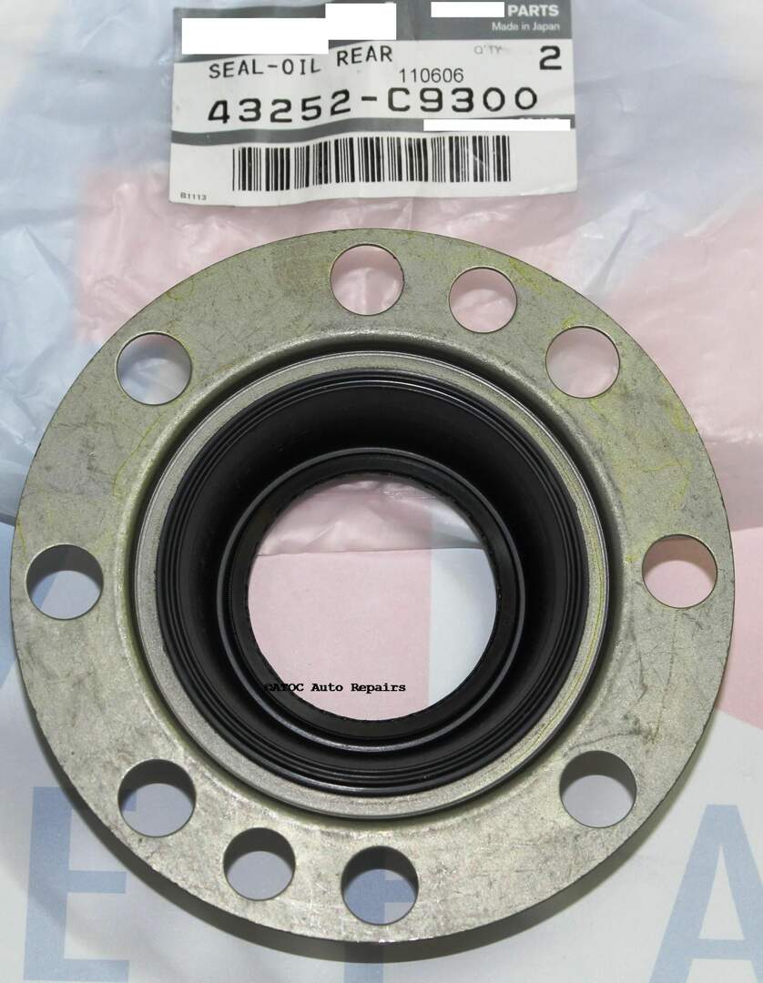 GENUINE NISSAN REAR Wheel bearing Axle seal to fit GU Patrol with LEAF